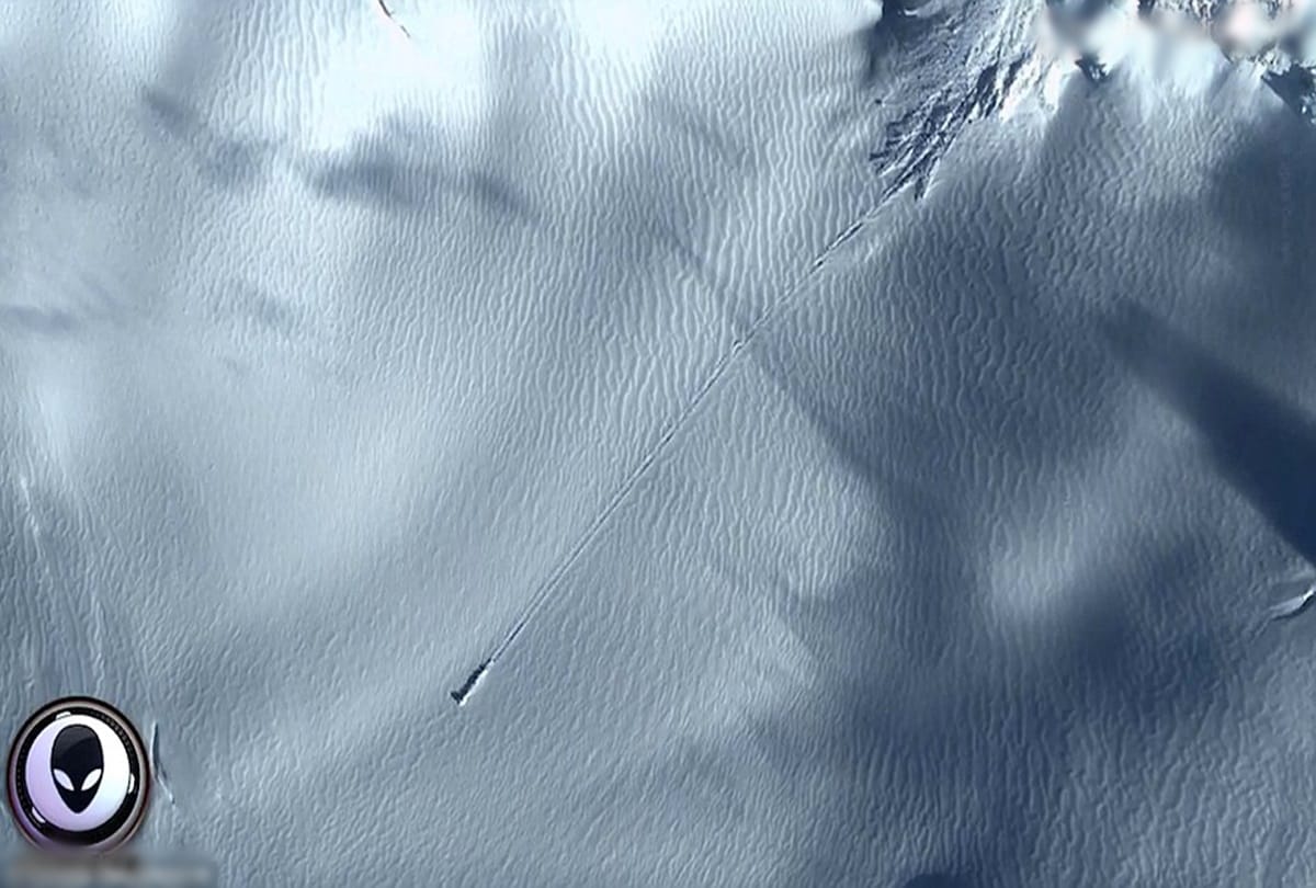 Mysterios object of space spotted on South Georgia 