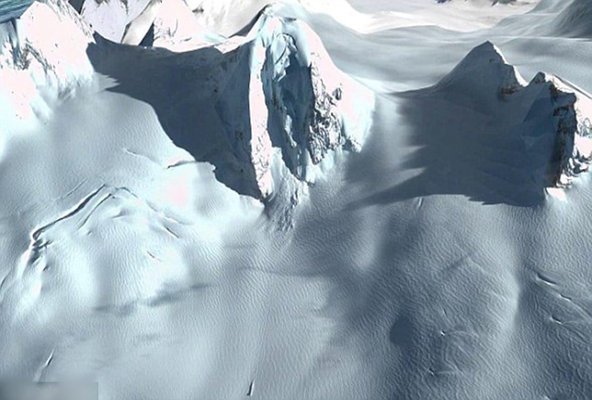Mysterios object of space spotted on South Georgia 