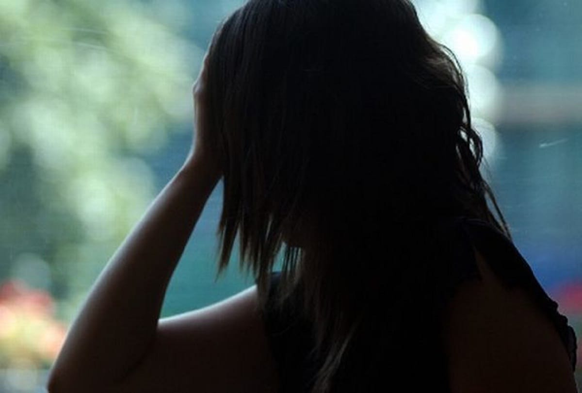 a Girl allegedly molested by young man in massage parlor at noida