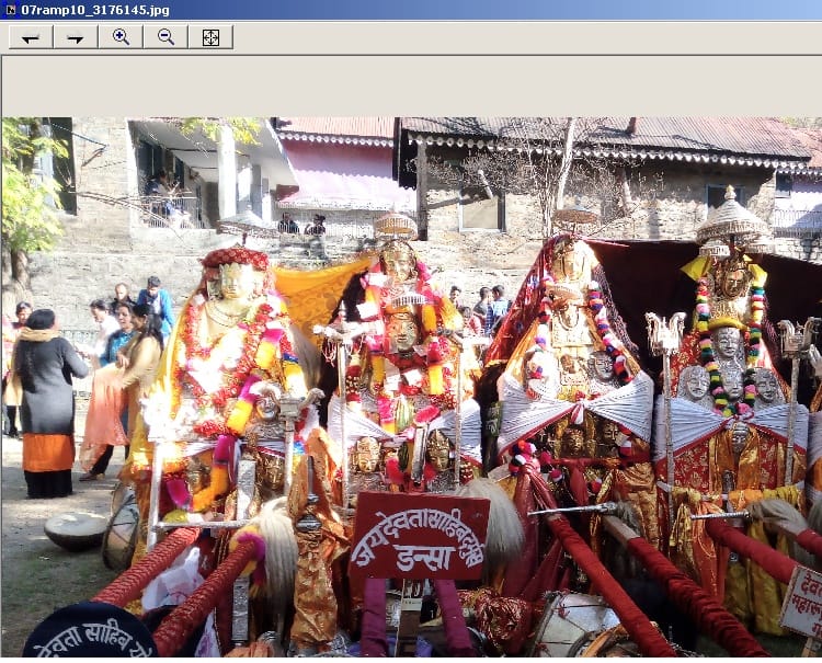 सुख समृद्धि का आशीर्वाद देकर लौटे देवी-देवता