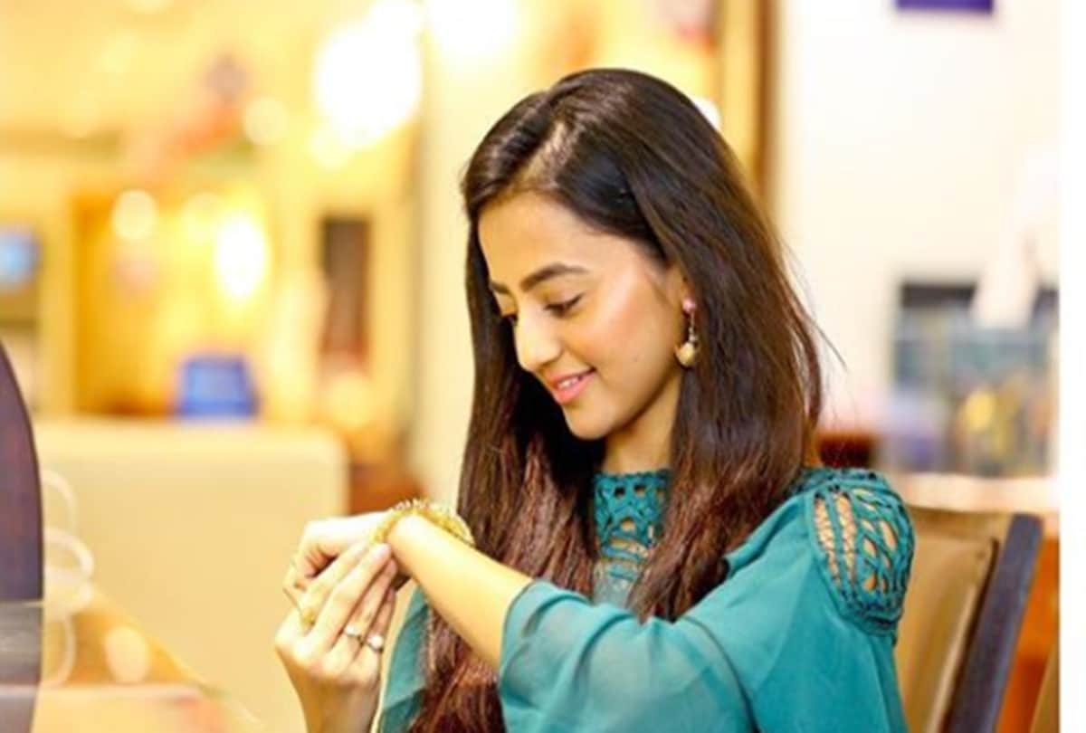 actress helly shah shoot with wear 10 kg lehanga says victory over fear