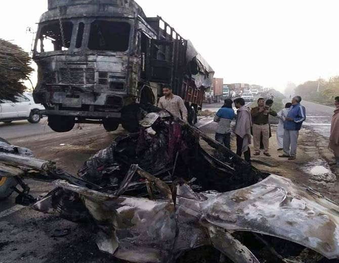 delhi family burnt alive in road accident in karnal