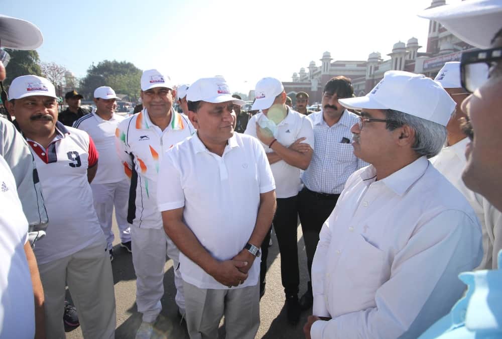 UP DGP joins cleanliness campaign in lucknow.