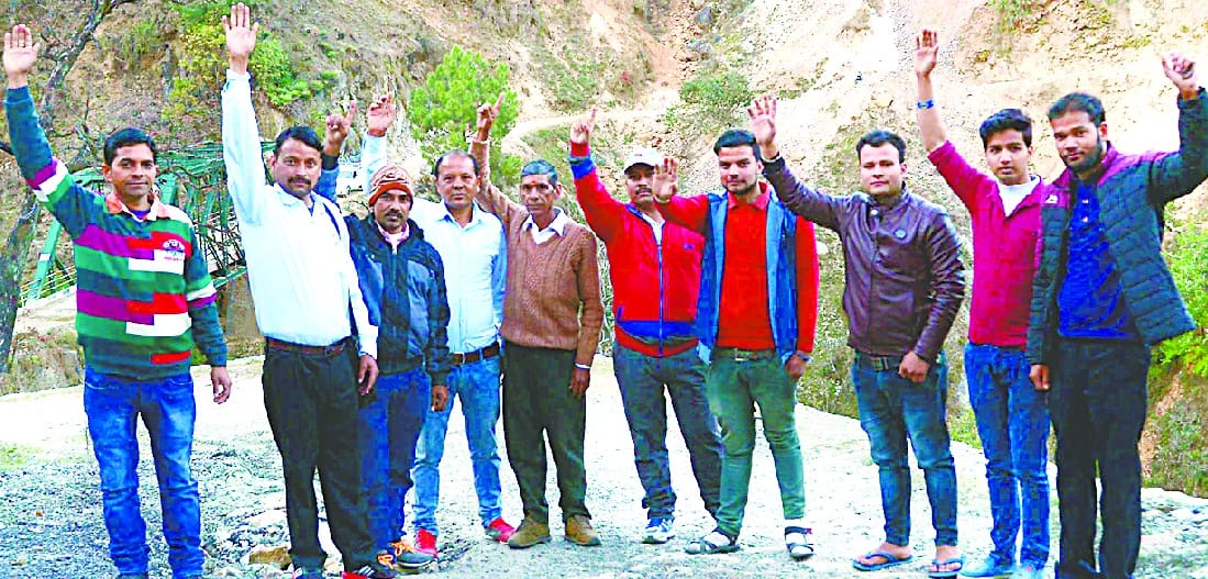People angry with not having dementia on the Lejam road