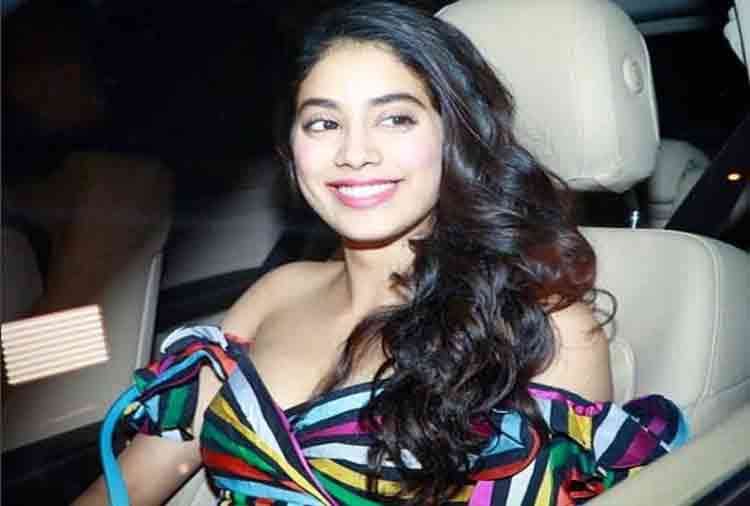 janhvi kapoor starts following her step sister anshula kapoor in instagram after birthday