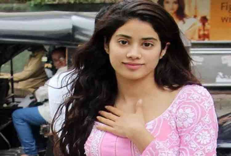 janhvi kapoor starts following her step sister anshula kapoor in instagram after birthday