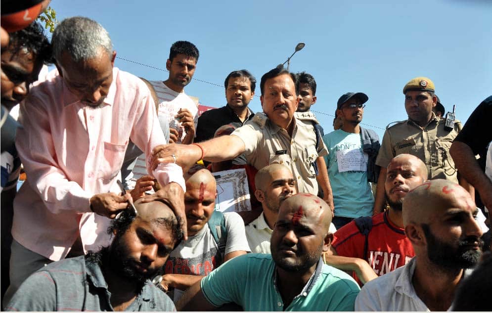 SSC paper leak case, protest by shaving off the hair -  barber taken to custody