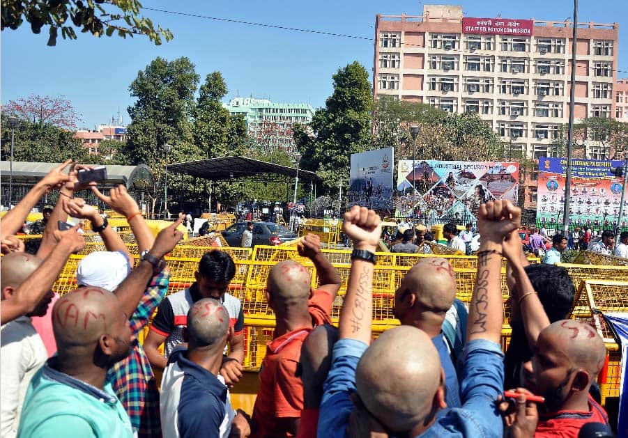 SSC paper leak case, protest by shaving off the hair -  barber taken to custody