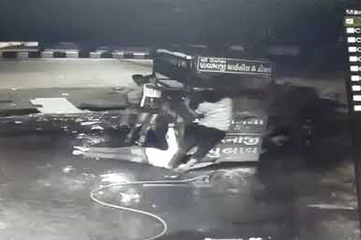 Surat: three guys died due to Electric current run in Fast food Cart 