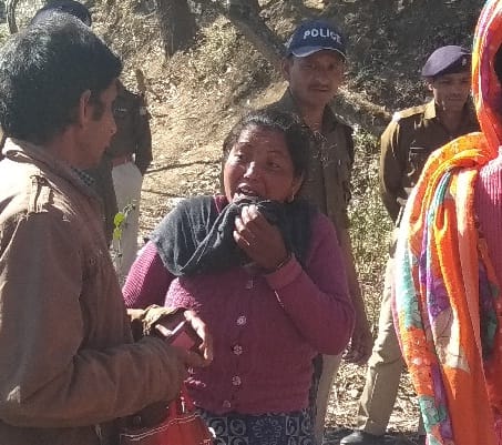 बीमारी से तंग आकर महिला ने झील में छलांग लगाकर जान दी
