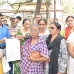 एसपी को ज्ञापन देने पहुंचे चर्च के सदस्य