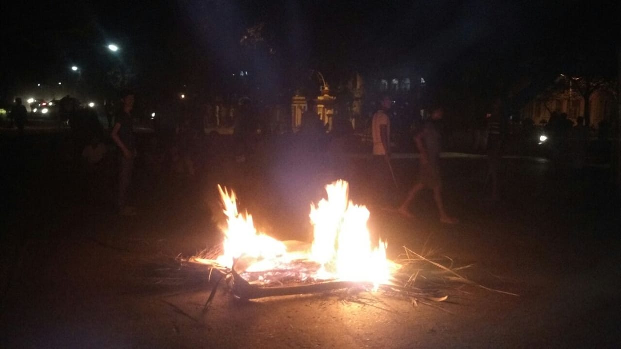 BHU chaos and students protest again against mess