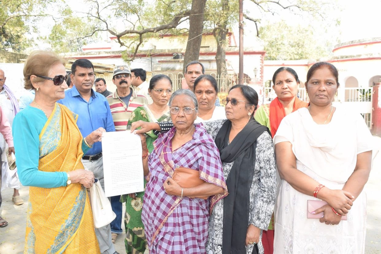 असलहे के बल पर चर्च की जमीन किया जा रहा कब्जा