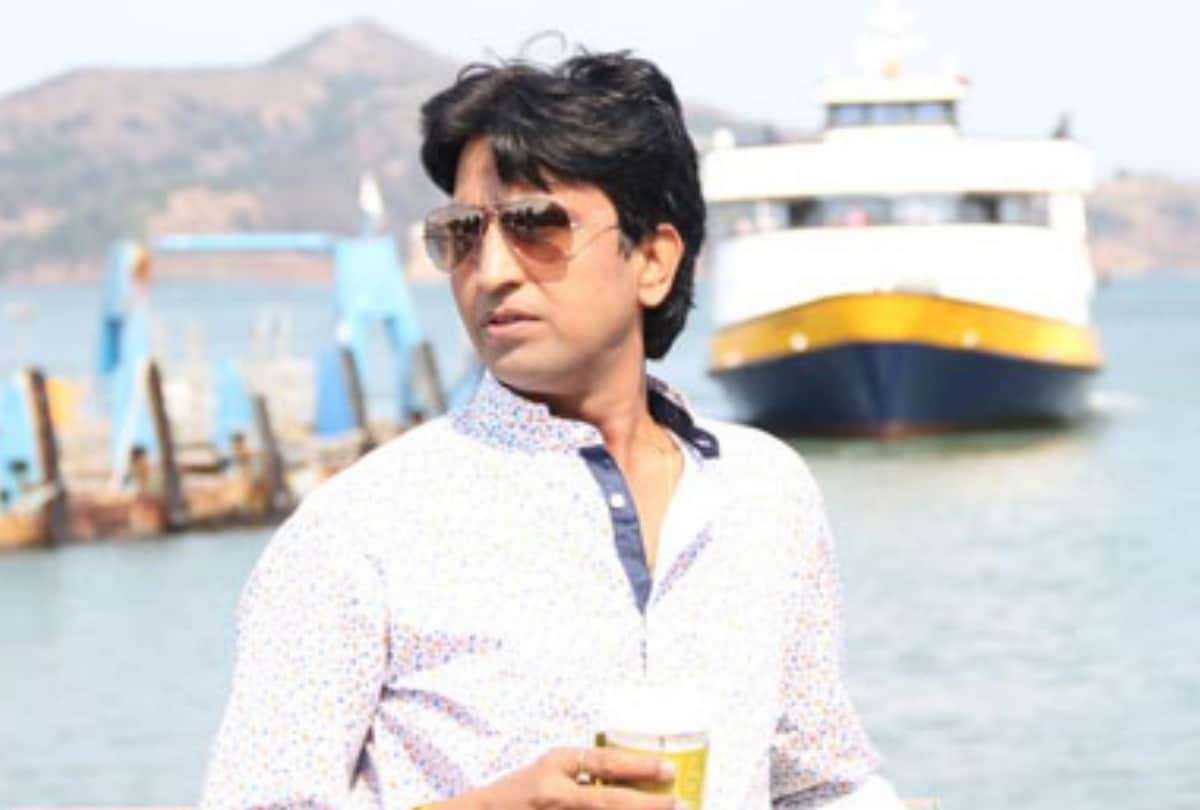 kumar vishvas wished international womens day by his poems on twitter