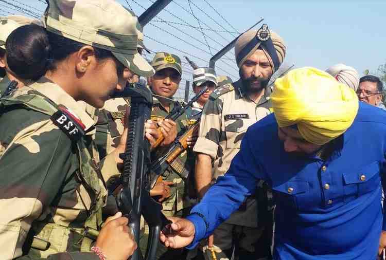 Navjot Sidhu with BSF Lady Constables on Wagah Border on International Women's Day 2018