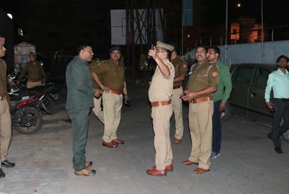IT head of management college get shot in Lucknow.