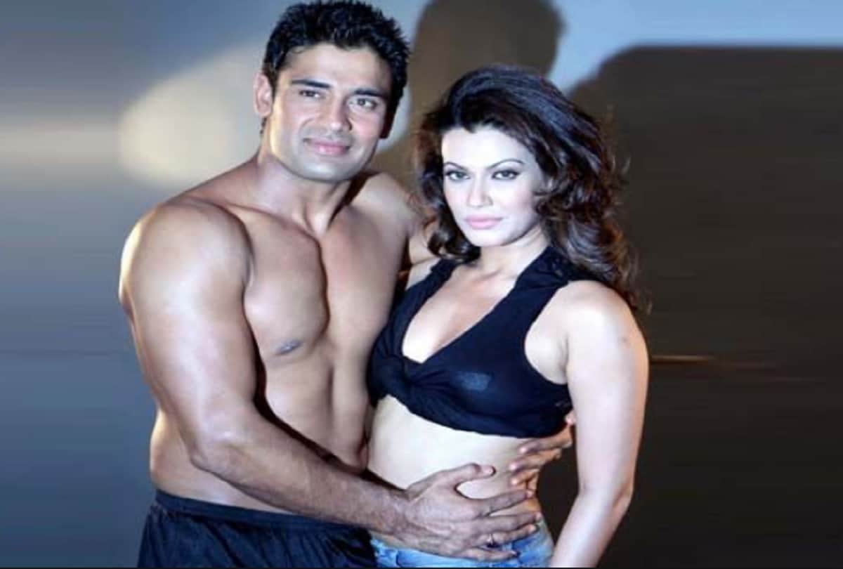 Bigg Boss fame Payal Rohatgi item dance in Bhojpuri film halfa macha ke gail