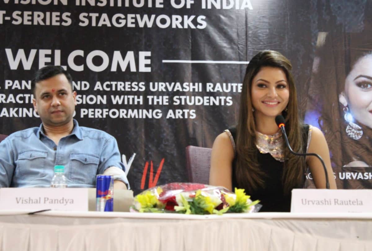 urvashi rautela talked about her film sanam re at hate story 4 promotion in t series office