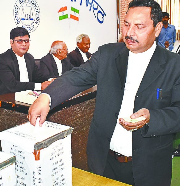 jila baar ke chunaav me 599 vakilo ne kiya matdaan
