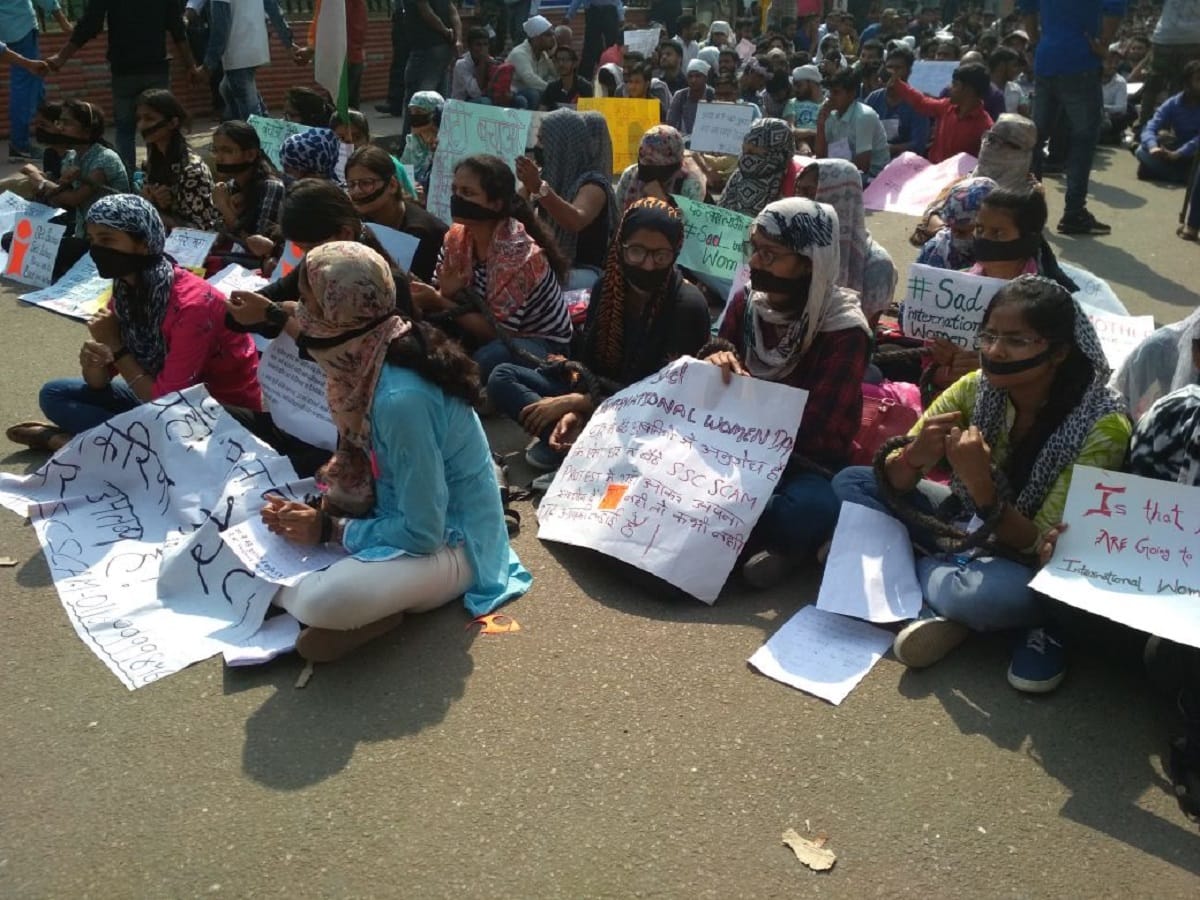 protest against SSC scam on international womens day by students