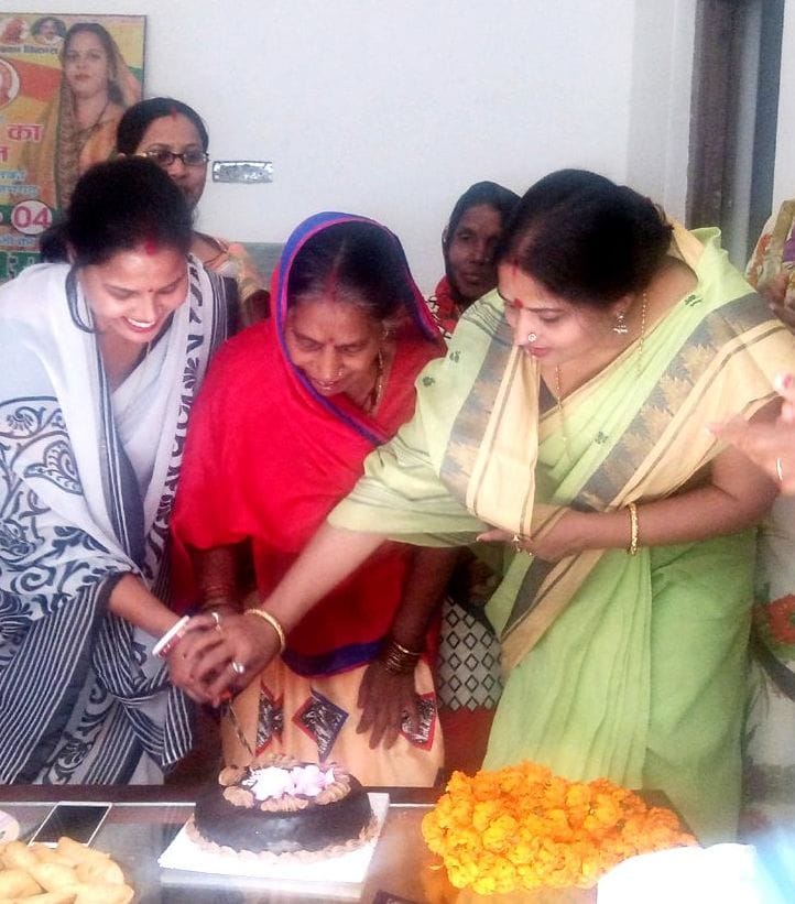Women honored for outstanding work in Azamgarh