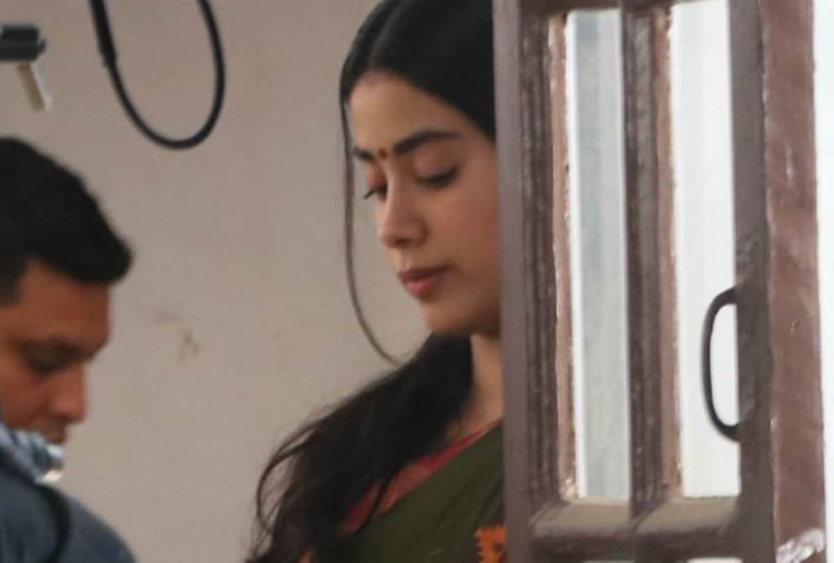 janhvi kapoor look a like her mother sridevi on dhadak set