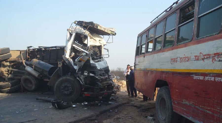 up: Tremendous collision of roadways bus and truck, 22 passengers injured