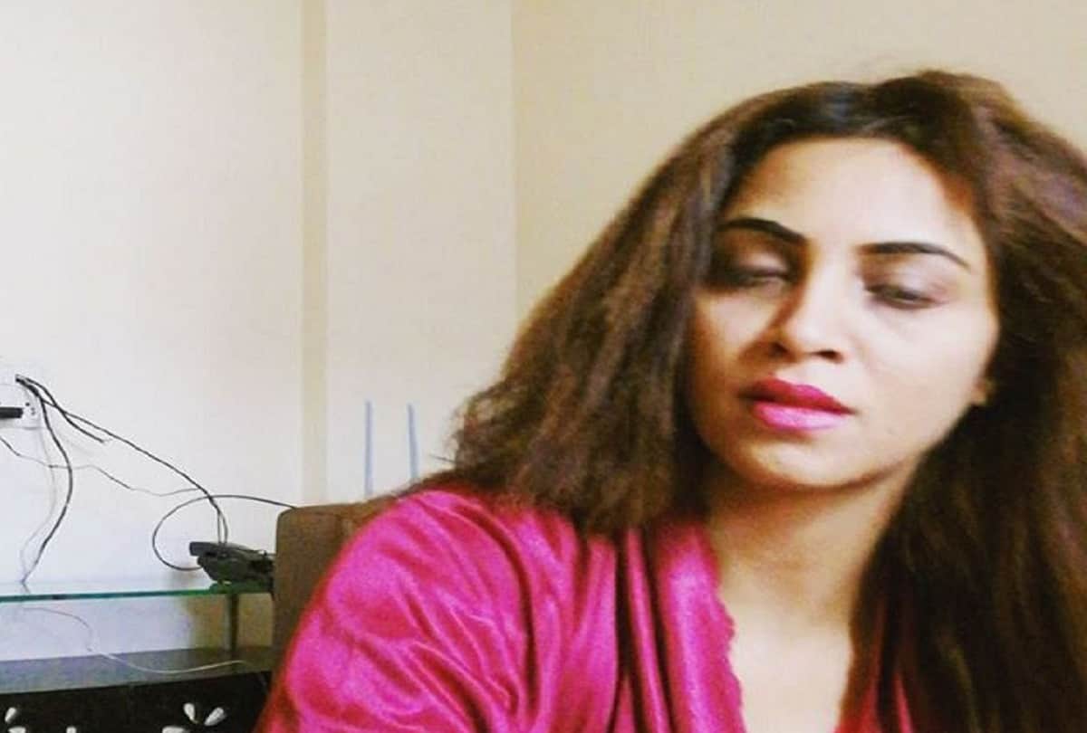 bigg boss11 contestant arshi khan shared video on Instagram 