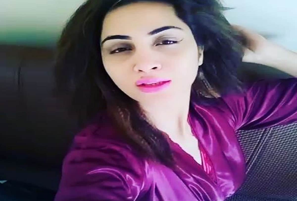 bigg boss11 contestant arshi khan shared video on Instagram 