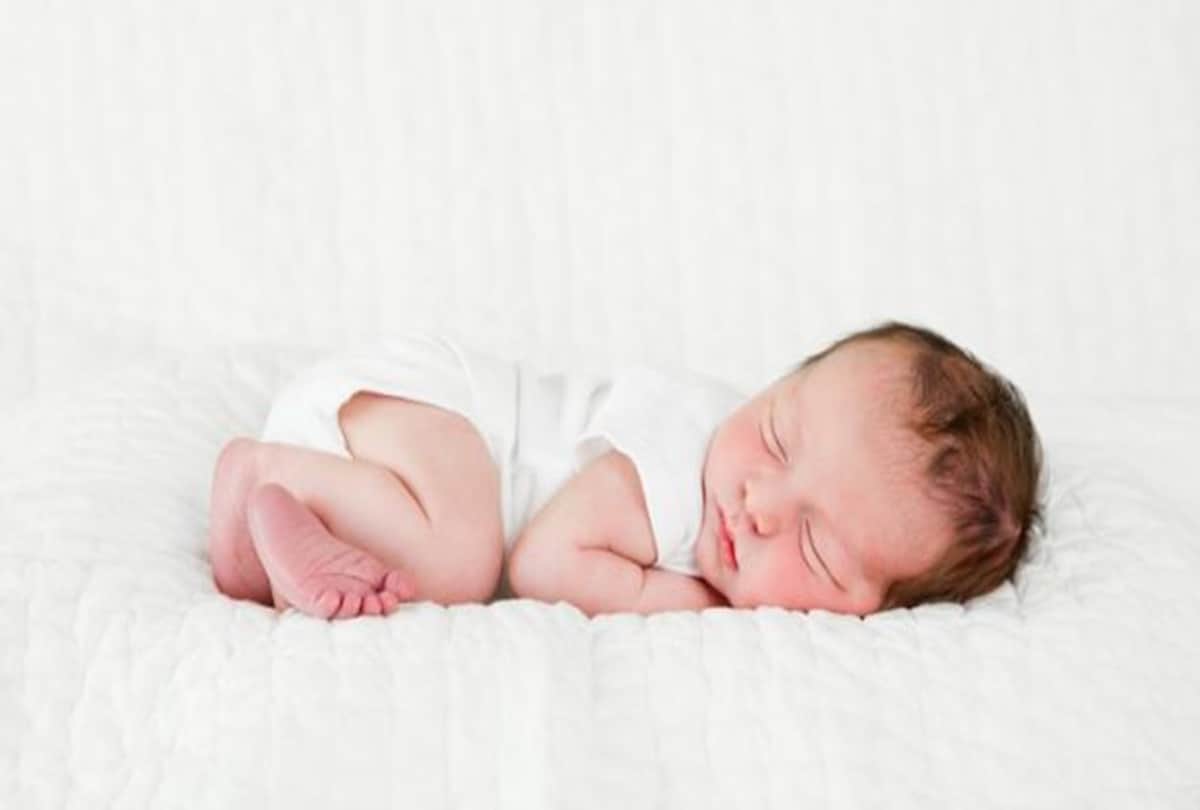 baby vomits after breastfeeding know what is the reason