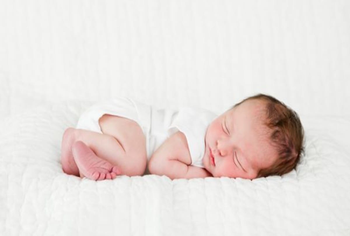 baby vomits after breastfeeding know what is the reason