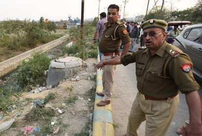 bhel dgm murdered in noida, police suspects murder for loot andd wife angle