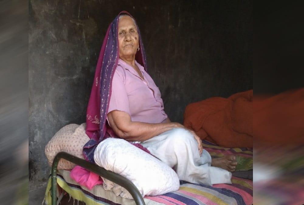 Old Lady Lived in Garbage House After Throw by Her Son