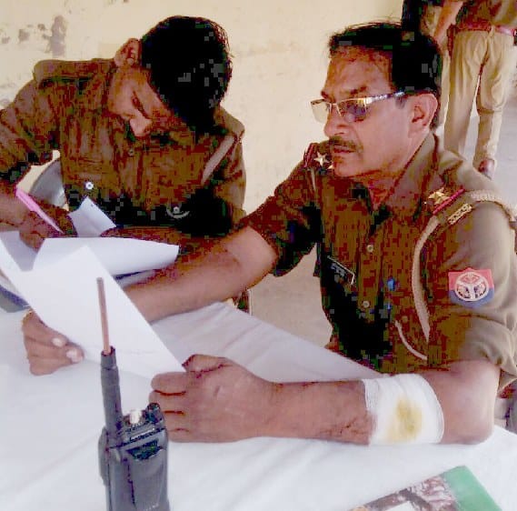 Stone pelted on police, four injured