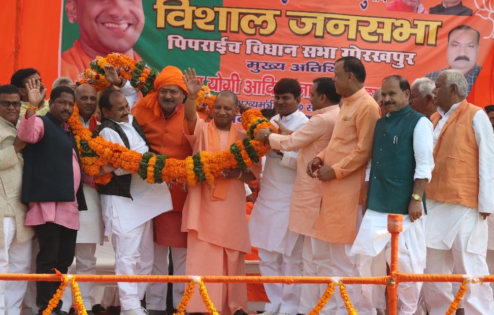 सपा सरकार ने चलवाई थी निषादों पर गोलियां : योगी