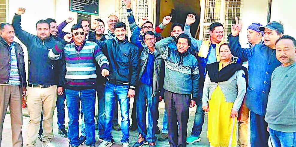 ministerial workers protested by binding black band on wrists