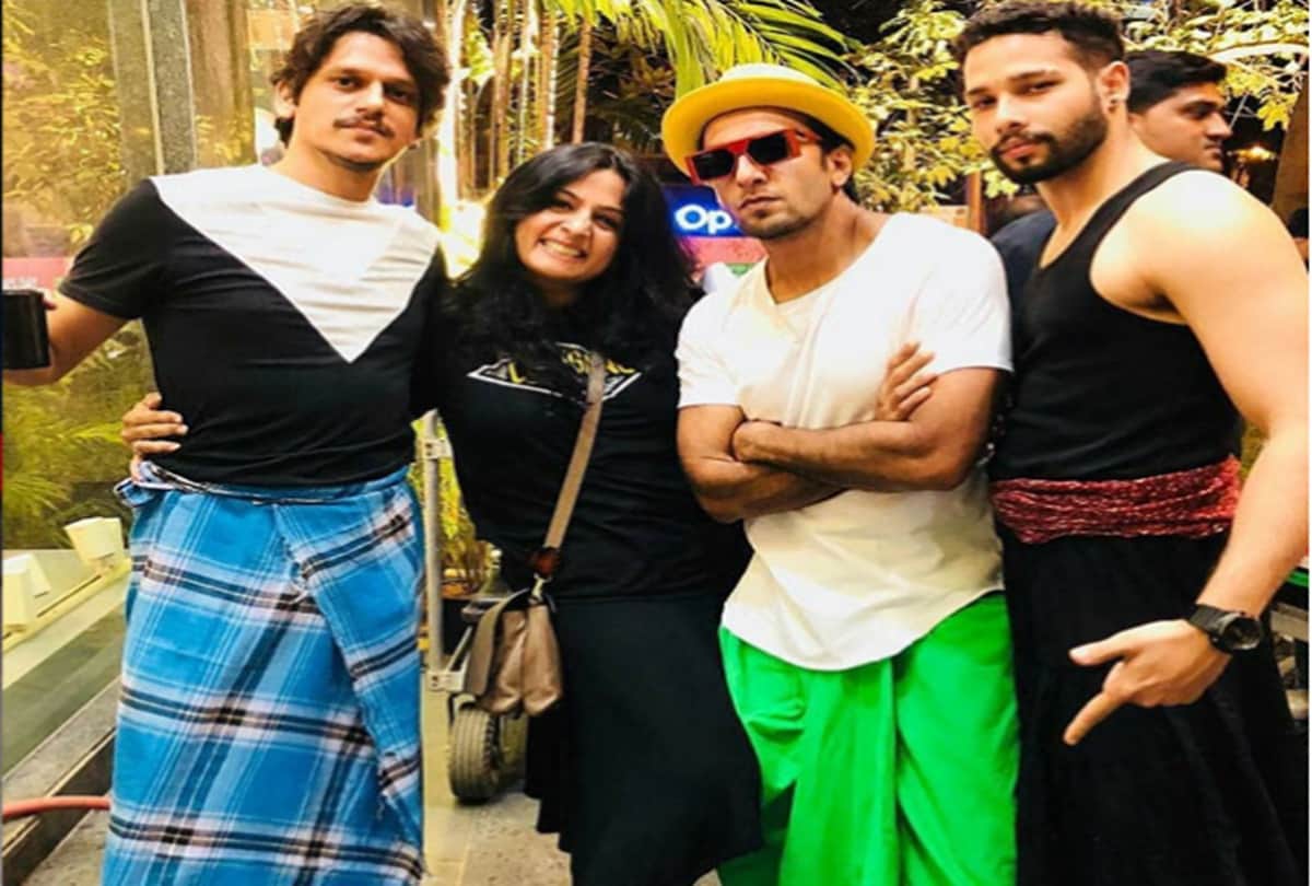 Ranveer Singh says do not touch scratch me