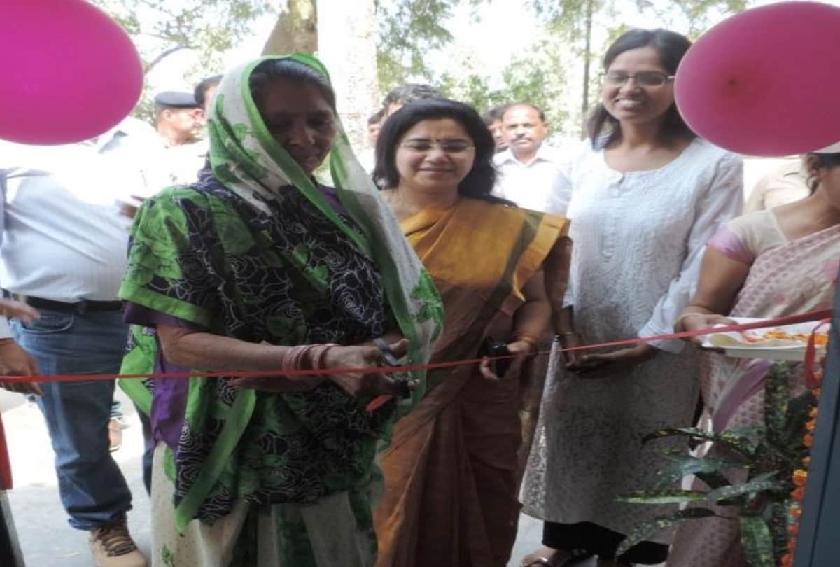 sanitary napkin machine installed at lucknow junction
