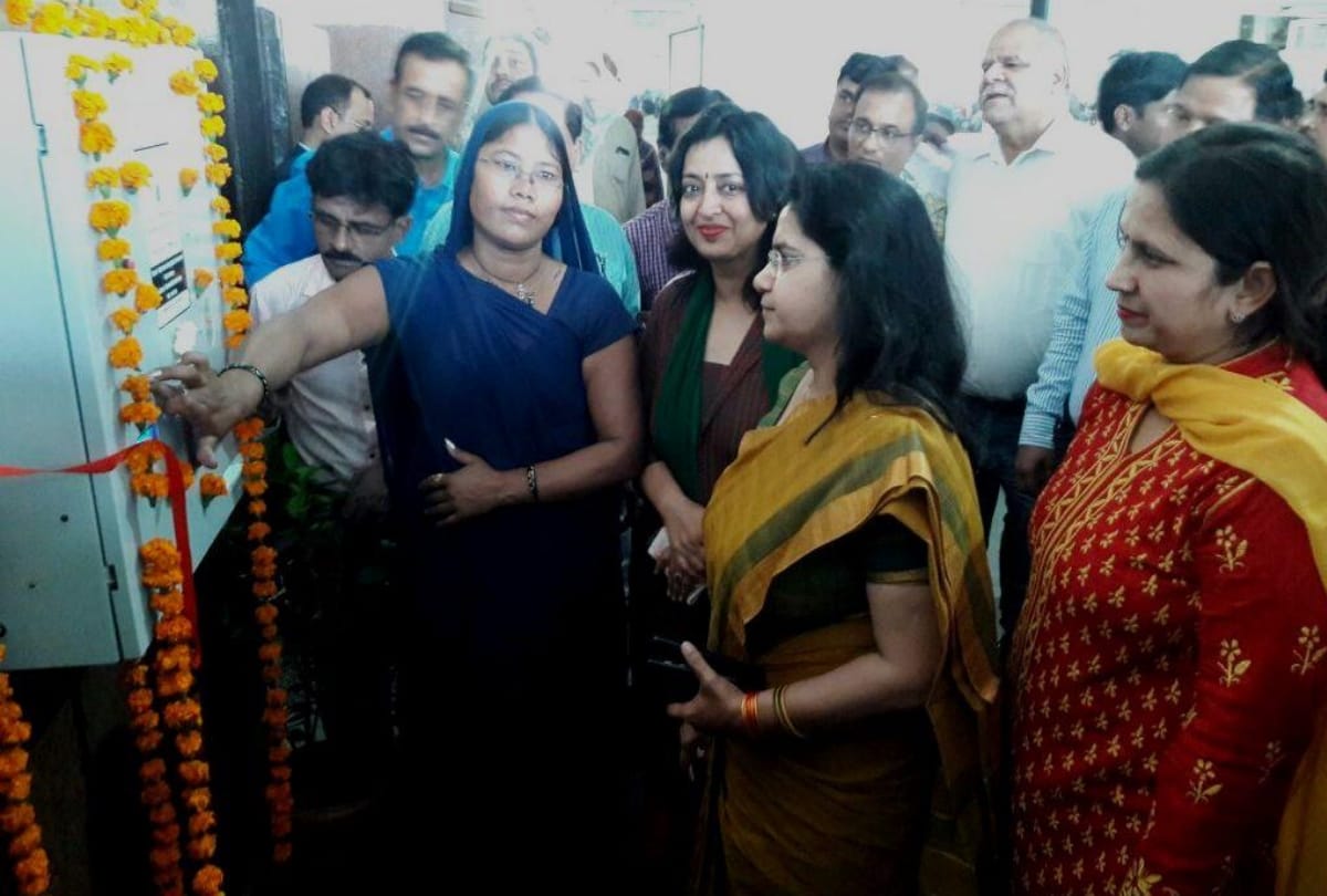 sanitary napkin machine installed at lucknow junction