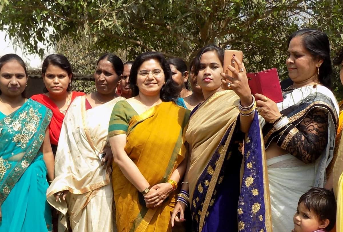 sanitary napkin machine installed at lucknow junction