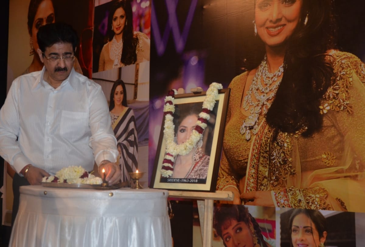 tribute given to sridevi at marwah studio in noida by sandeep marwah