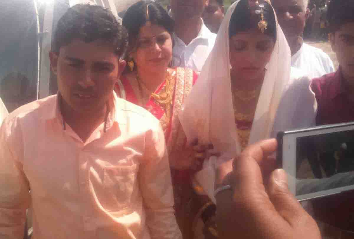 Unique wedding the groom came from helicopter