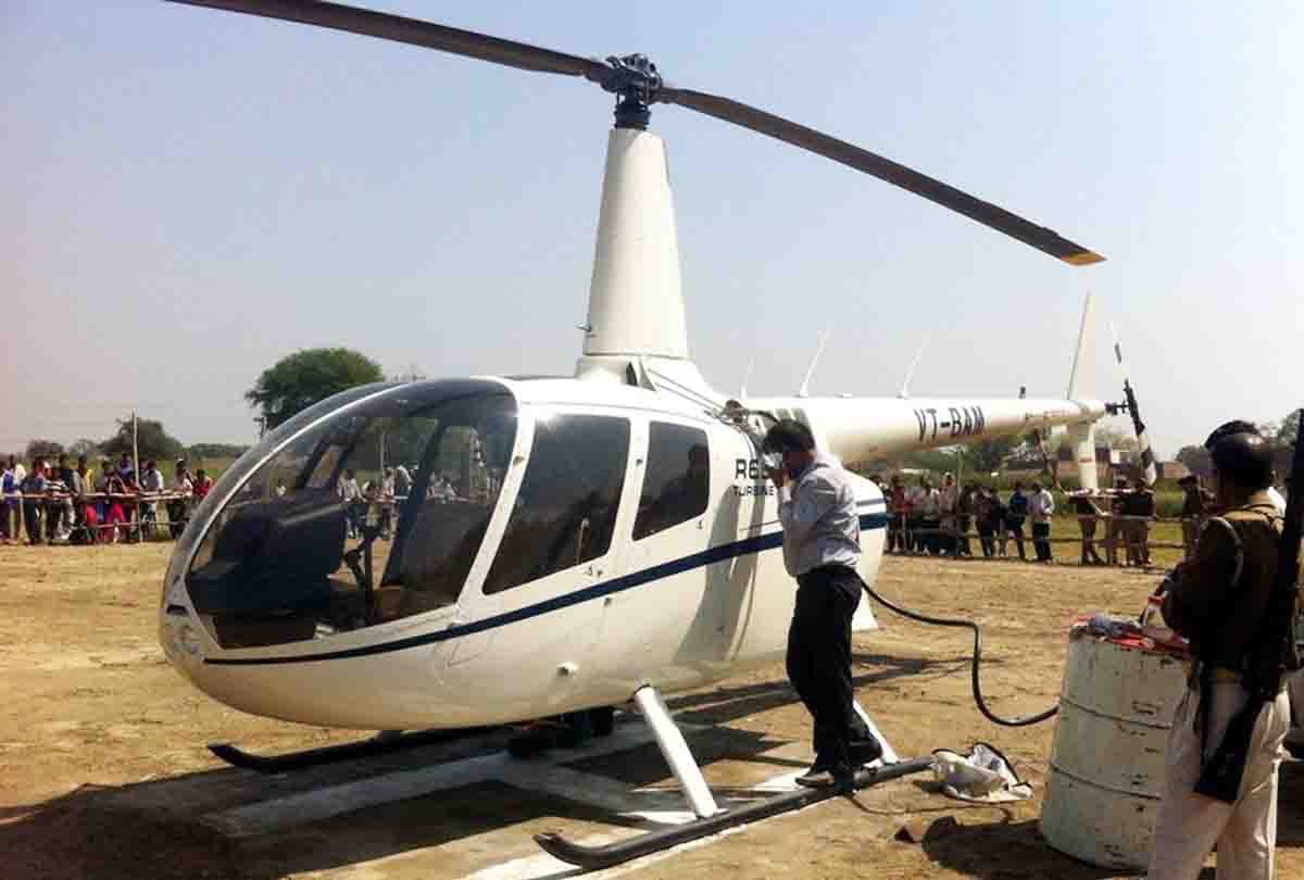 Unique wedding the groom came from helicopter