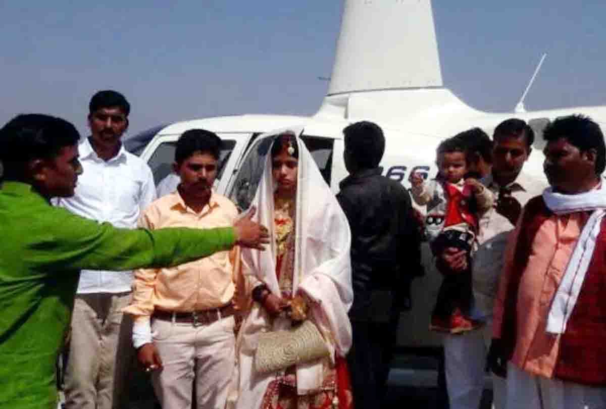 Unique wedding the groom came from helicopter
