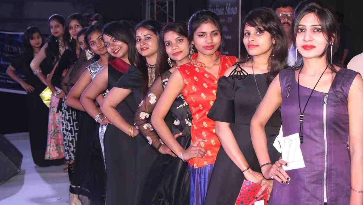 Fashion show organise in vanita polytechnic