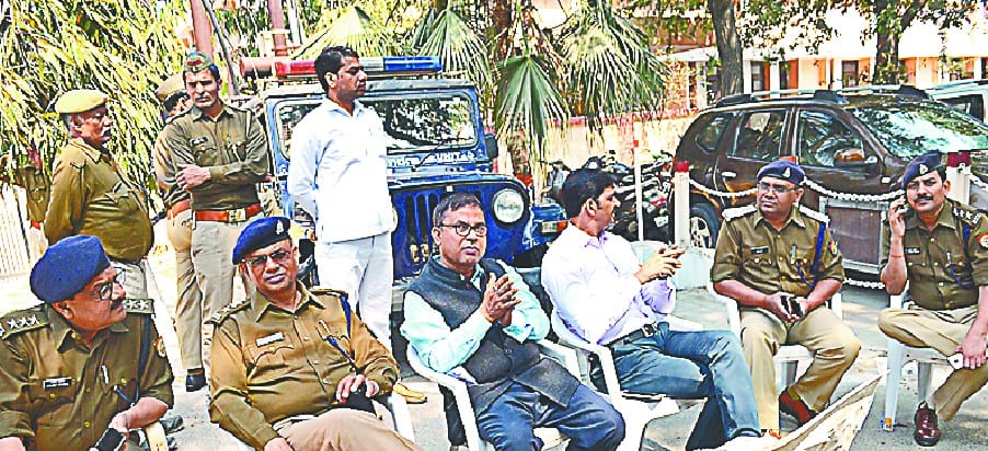server thap sharab ki  dukan ka avantan sthagit