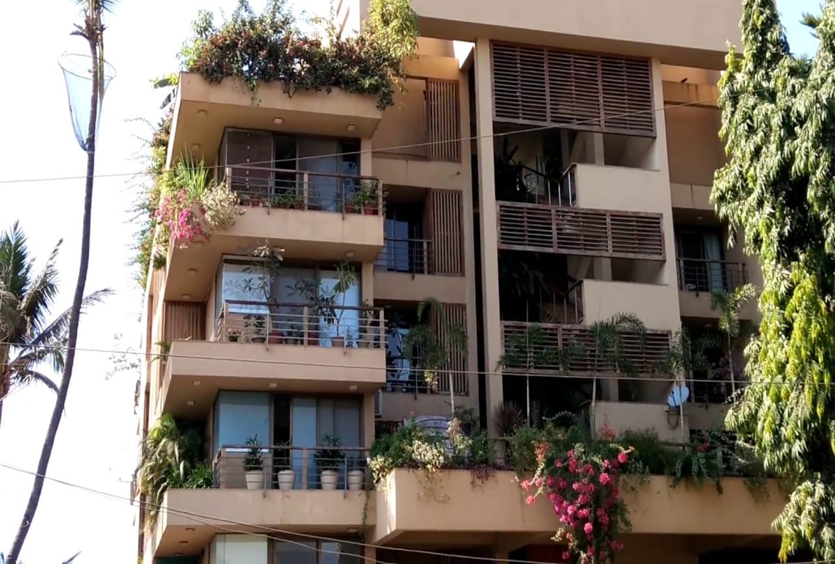 Prostitution in front of apartment makes Shahid Kapoor helpless to change his Juhu House