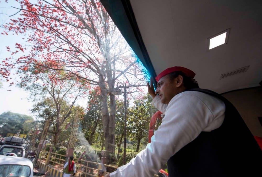 akhilesh yadav tweets before bypoll in gorakhpur and foolpur.