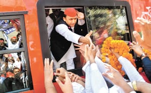 Akhilesh extended hand, crowded bid Zindabad
