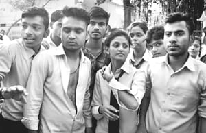 College employees-students clash, fierce ruckus